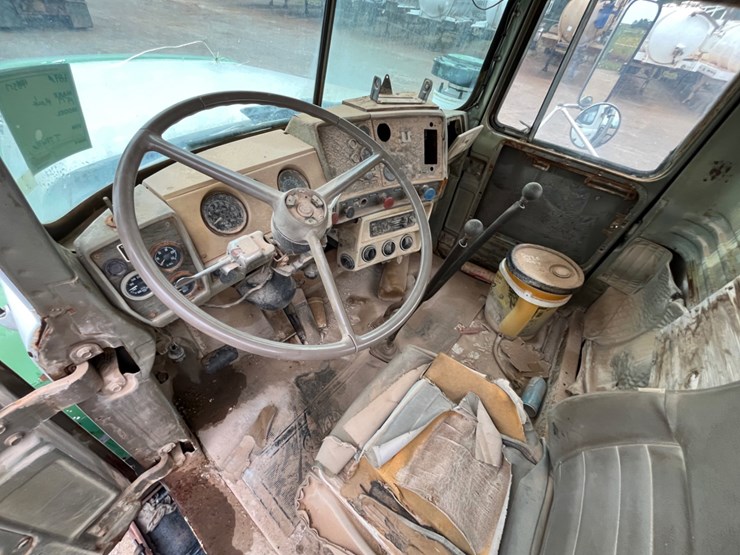 1979-mack-r-model-winch-truck-image-10
