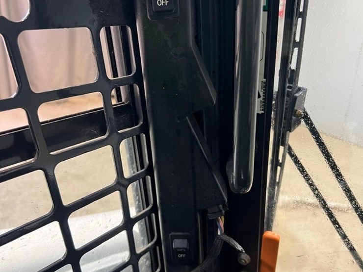 2022-bobcat-s770-image-21