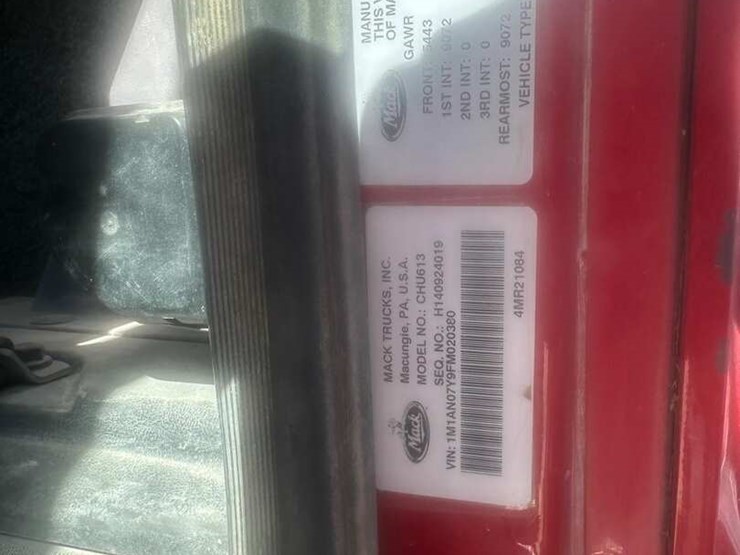 2015-mack-chu-(pinnacle)-tri-axle(inoperable)-image-5