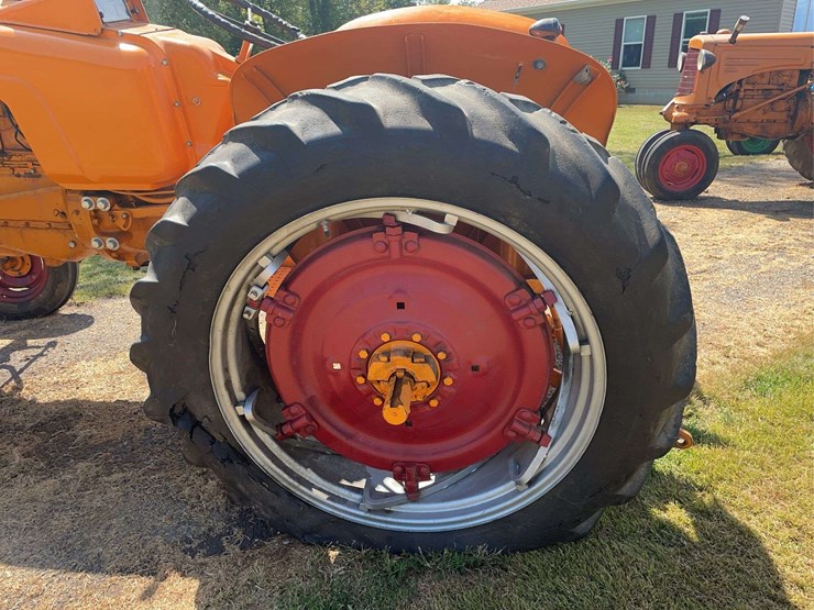 minneapolis-moline-445-image-40