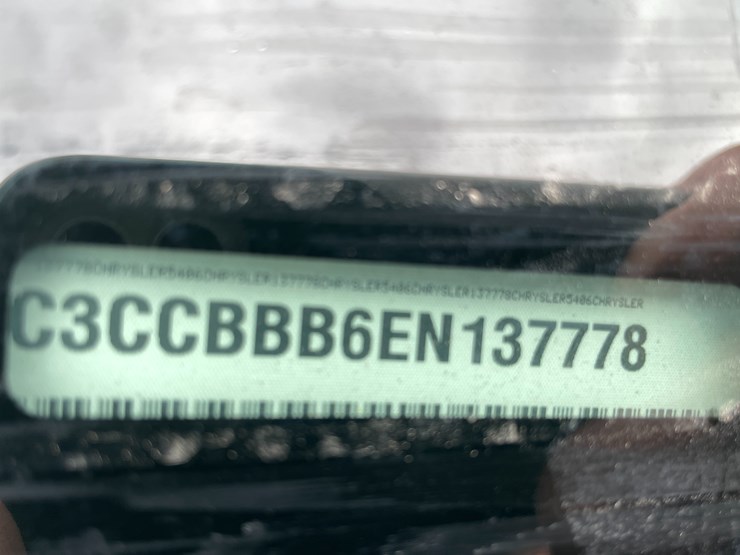 #511-•-2014-chrysler-200-(has-az-title)-image-98