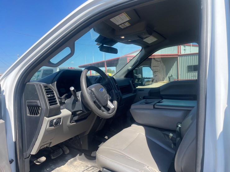 2022-ford-f250-xl-image-11