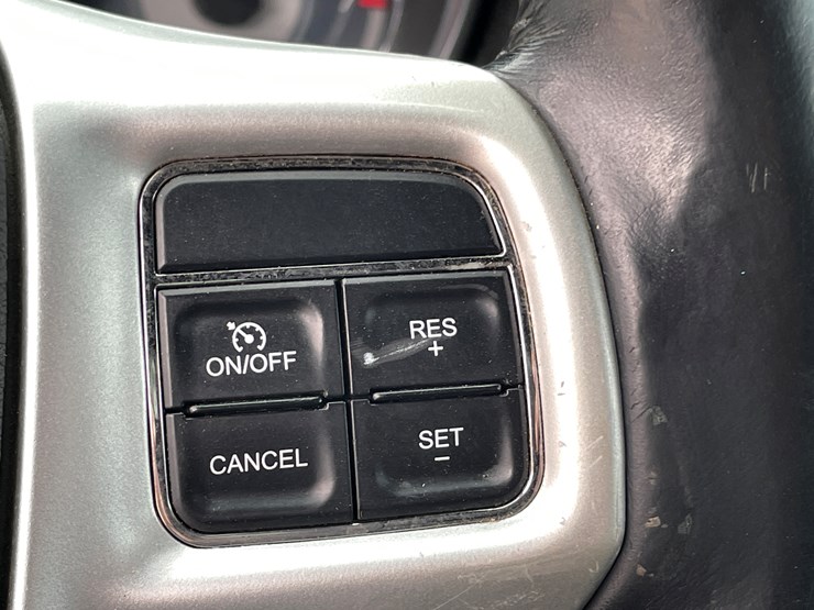 #511-•-2014-chrysler-200-(has-az-title)-image-65