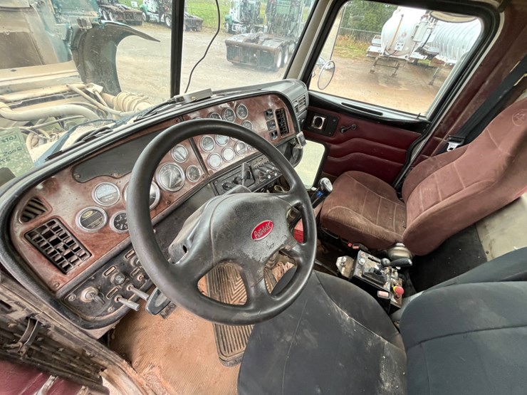 2005-peterbilt-379-image-10