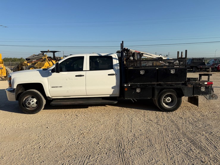 2015-chevrolet-silverado-3500hd-image-8