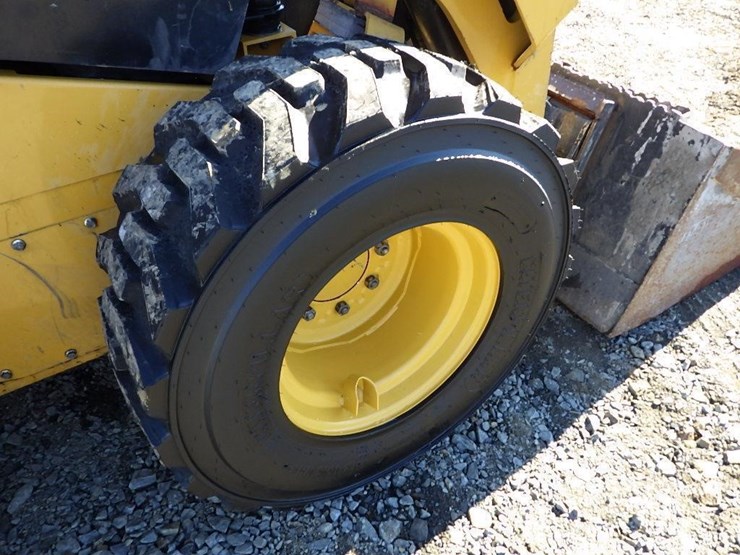 2023-caterpillar-242d3-image-34