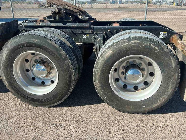 2011-peterbilt-388-image-6