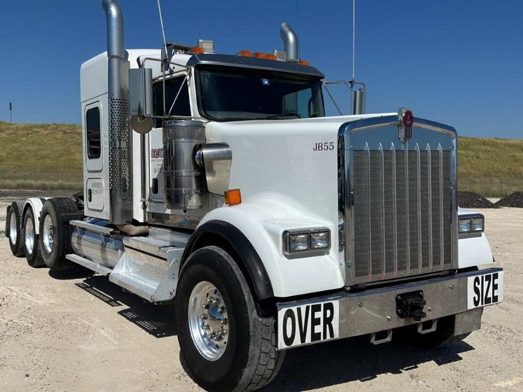2022-kenworth-w900-image-16