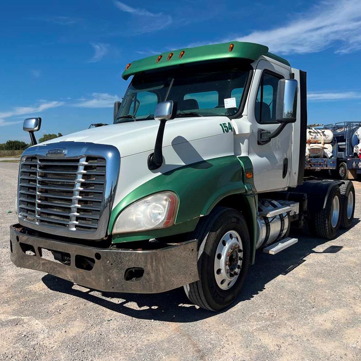 2016 FREIGHTLINER CASCADIA DAYCAB