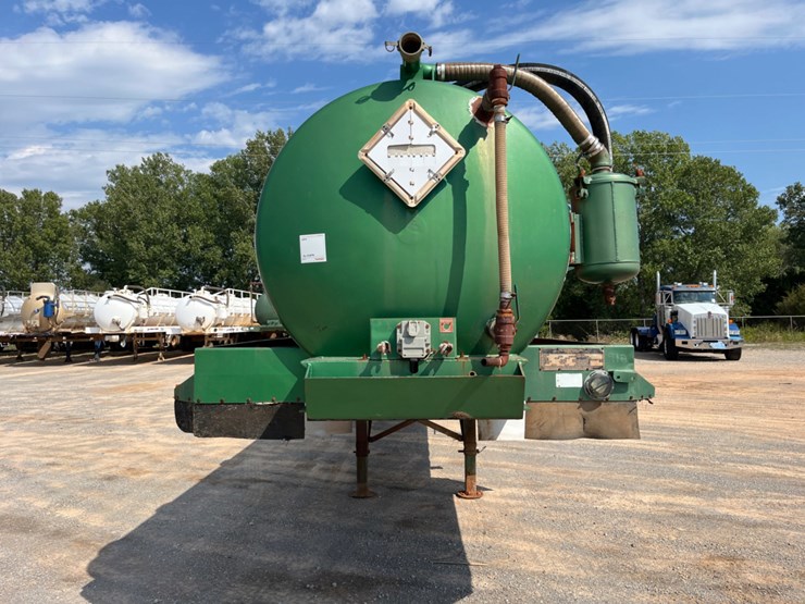 2005-v.e.-enterises-130-bbl-steel-vacuum-trailer-image-2