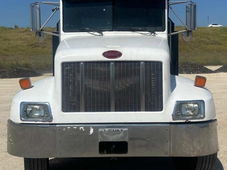 peterbilt-330-image-15