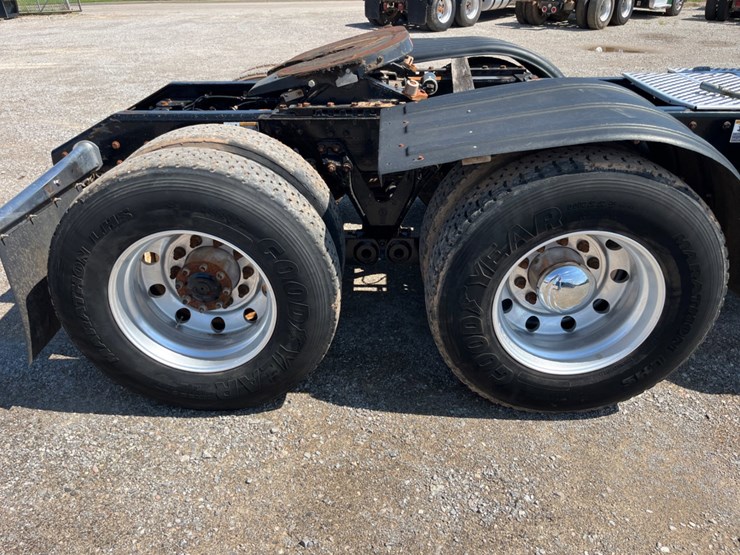 2018-kenworth-t880-image-17