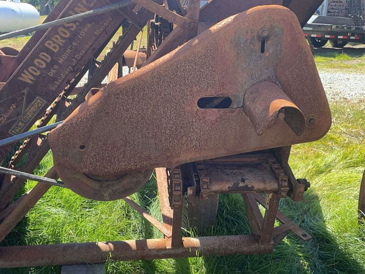 dearborn-1-row-corn-picker-image-25