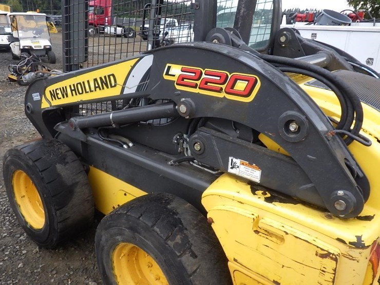 2013-new-holland-l220-image-10