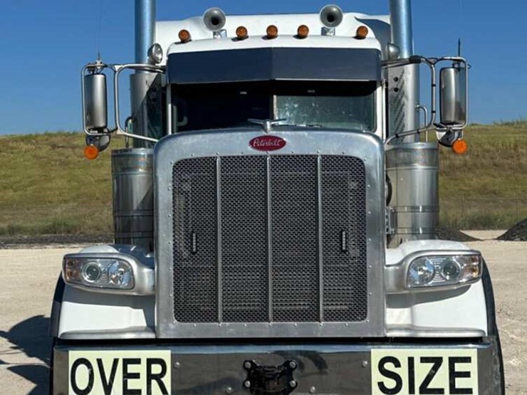 2021-peterbilt-389-image-14