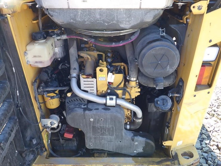 2023-caterpillar-242d3-image-15