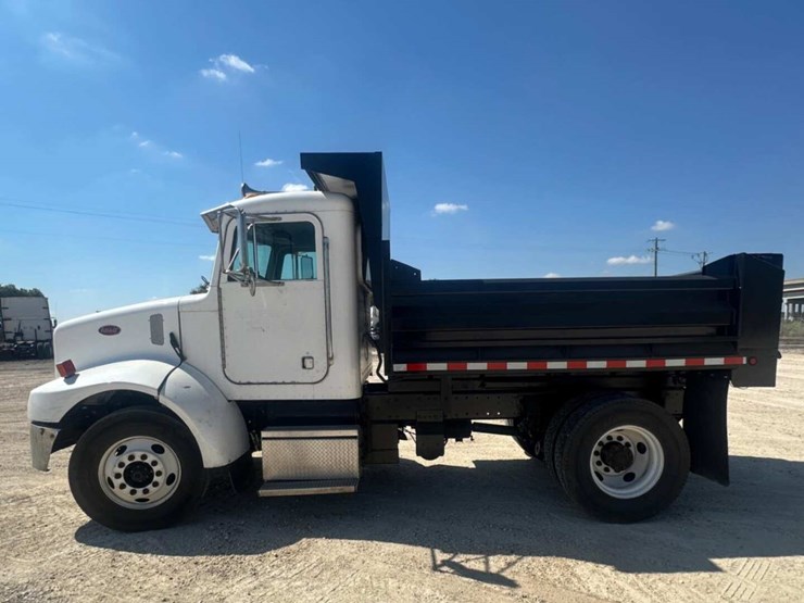 peterbilt-330-image-11
