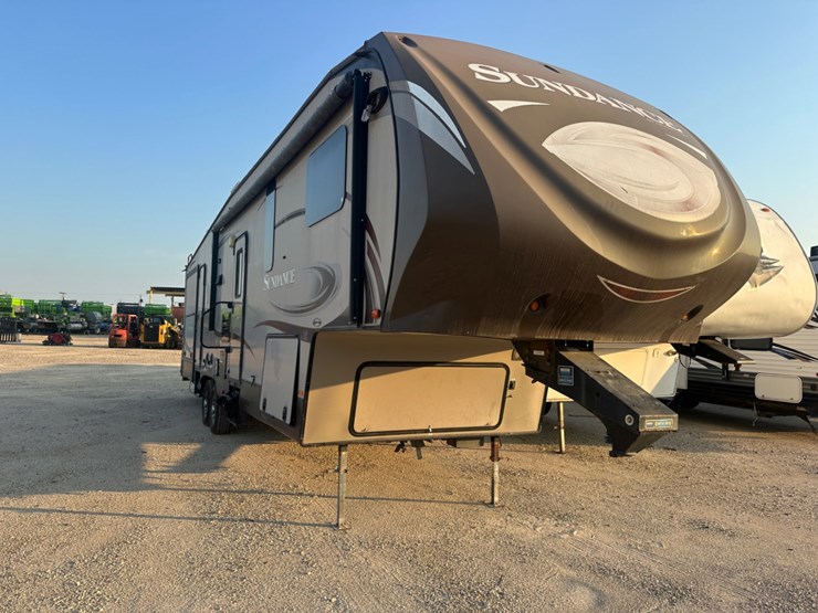 2013-3400qb-sundance-5th-wheel-camper-image-1