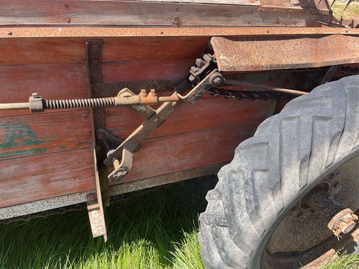 new-idea-manure-spreader-image-19