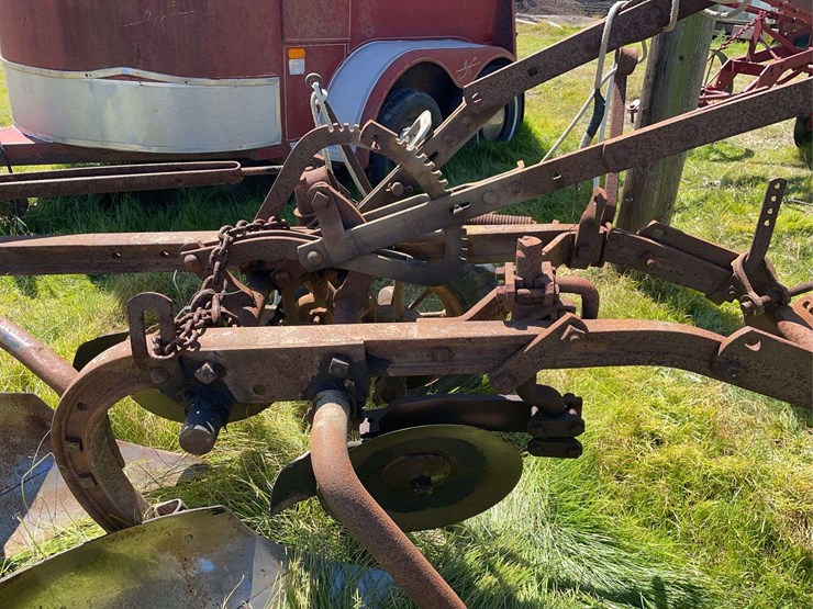 moline-2-bottom-plow-image-25