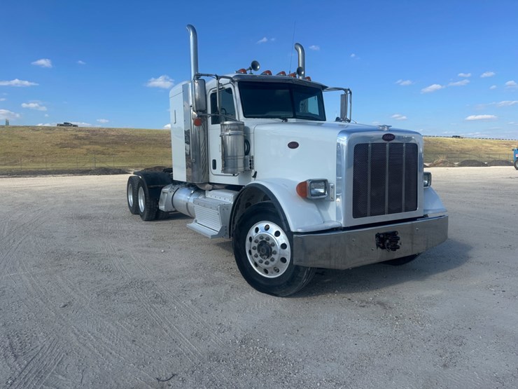 2016-peterbilt-367-image-3