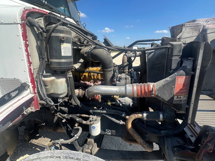 peterbilt-330-image-2