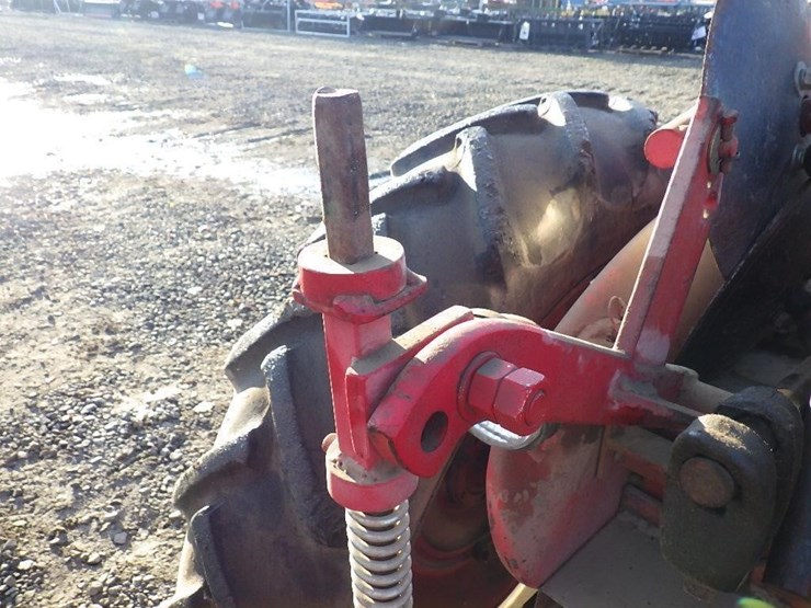 mccormick-farm-all-100-row-crop-tractor-image-11