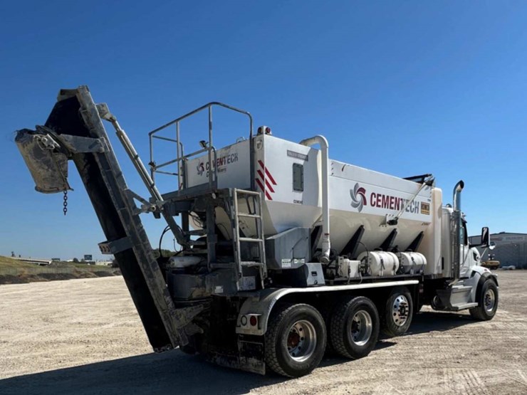 2023-peterbilt-567-image-5