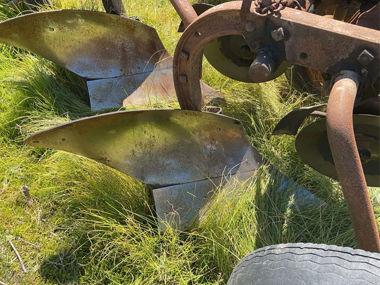 moline-2-bottom-plow-image-24