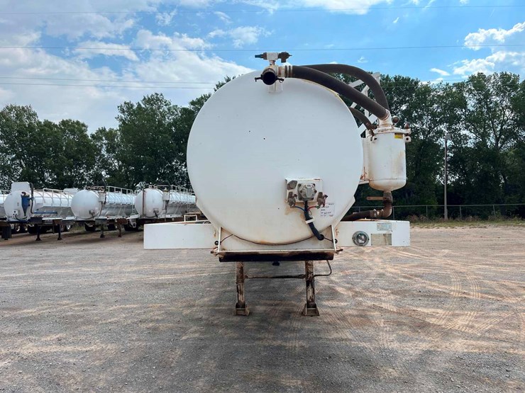 2017-troxel-130-bbl-steel-vacuum-trailer-image-2