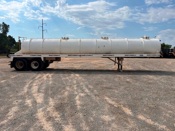 2017-troxel-130-bbl-steel-vacuum-trailer-image-4