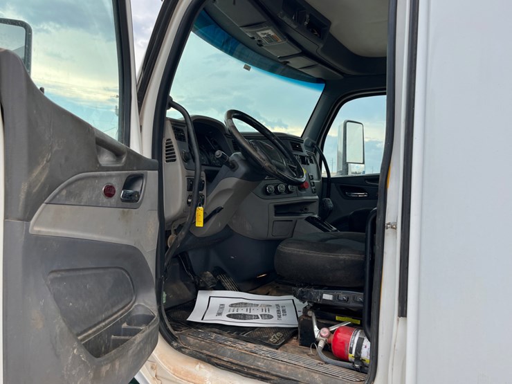 2017-peterbilt-579-image-9