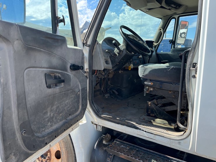 2010-international-durastar-4300-image-19