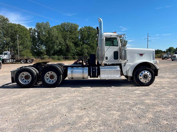 2012-peterbilt-388-image-4