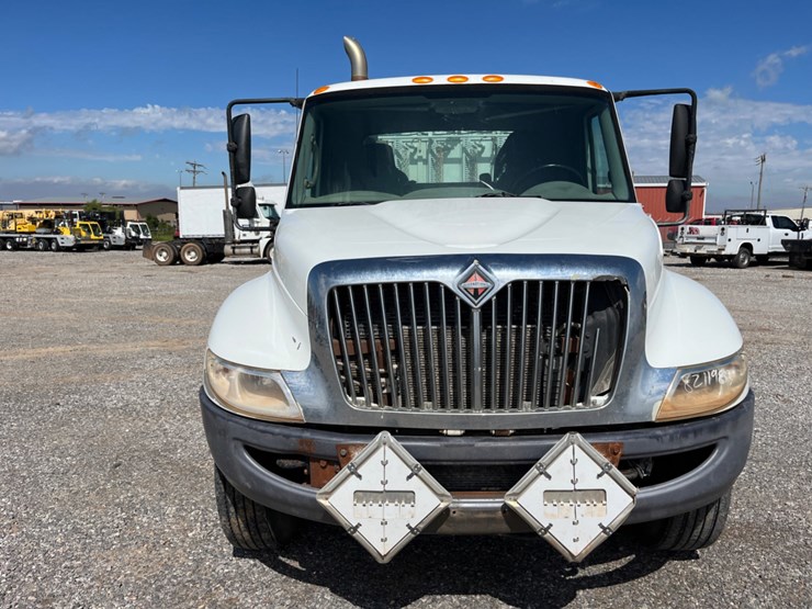 2010-international-durastar-4300-image-2