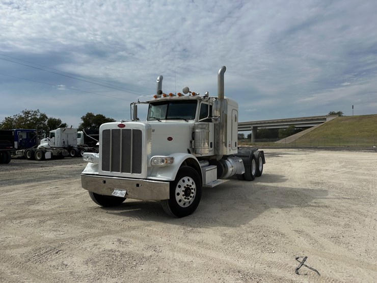 2015-peterbilt-389-image-1