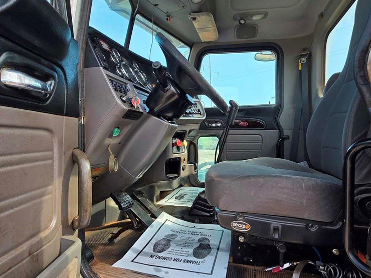 2012-peterbilt-388-image-9