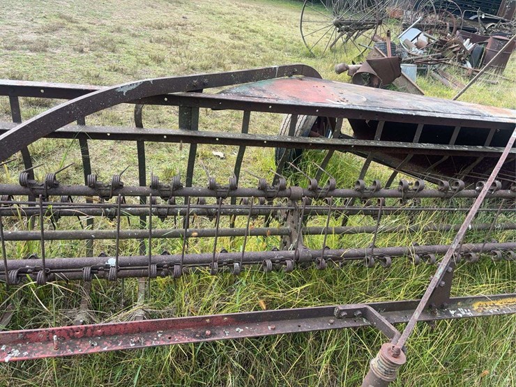 side-delivery-hay-rake-image-27