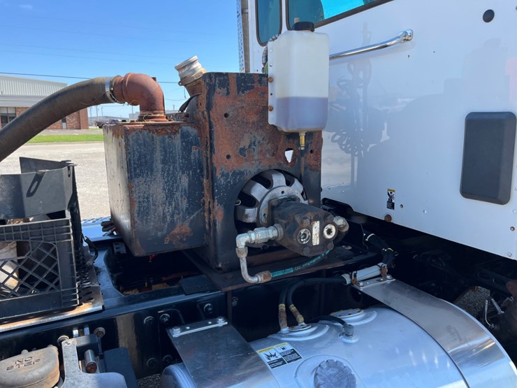 2018-kenworth-t800-image-17
