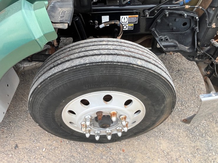 2017-peterbilt-579-image-13