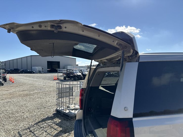 2015-chevrolet-tahoe-image-23