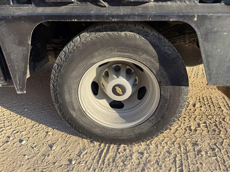 2015-chevrolet-silverado-3500hd-image-18