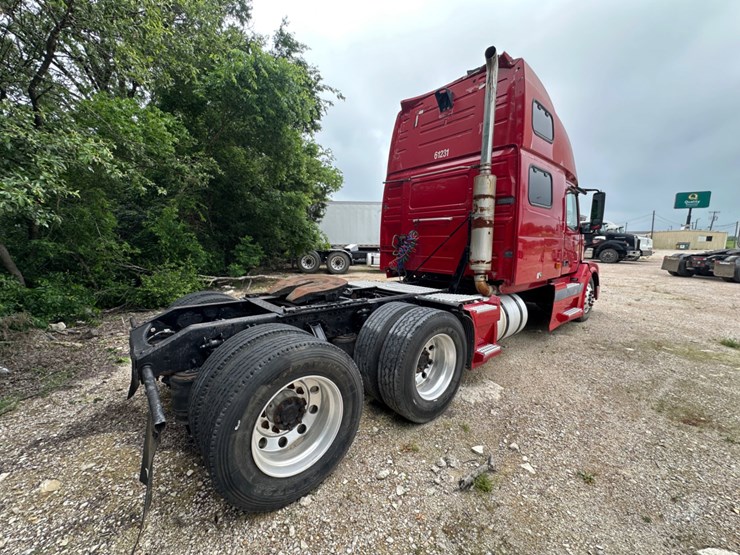 2006-volvo-vnl-image-12