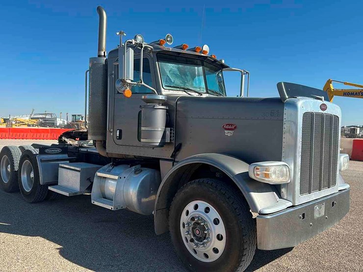 2011-peterbilt-388-image-3