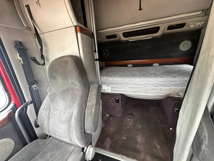 2006-volvo-vnl-image-3