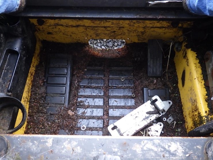 new-holland-l218-image-26