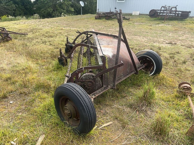 side-delivery-hay-rake-image-7