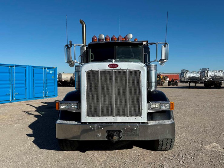 2013-peterbilt-367-image-2