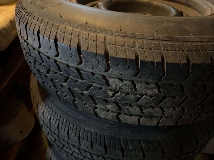 (4)-truck-tires-image-5