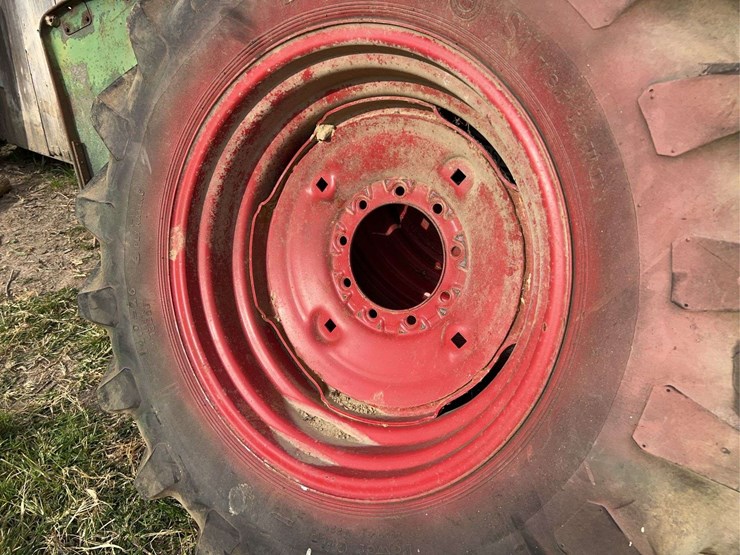 (2)-rear-tires-and-rims-image-2